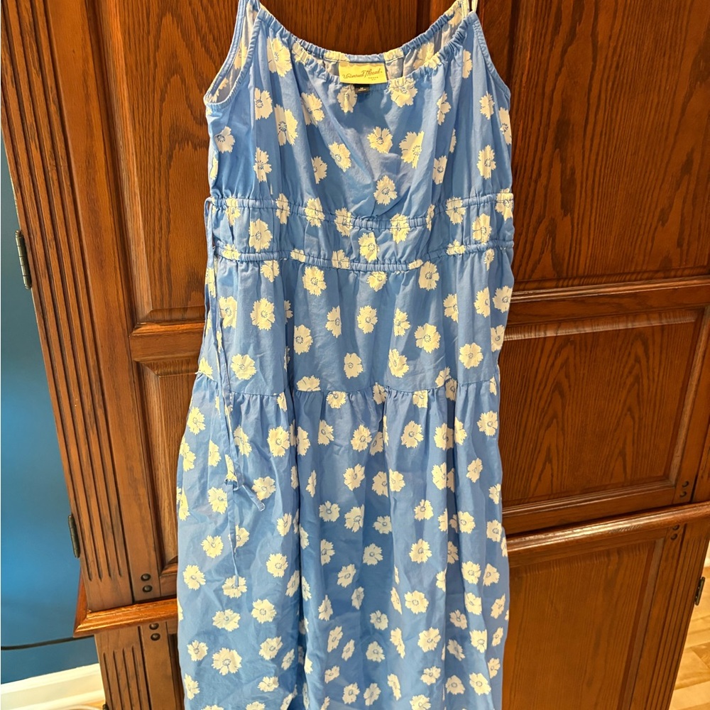 Universal Thread Blue and White Floral Top